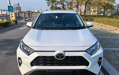 Toyota RAV4, 2022 год, 2 630 000 рублей, 2 фотография