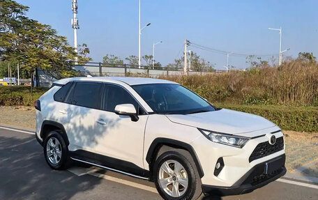 Toyota RAV4, 2022 год, 2 630 000 рублей, 3 фотография