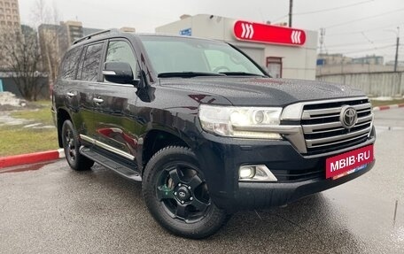 Toyota Land Cruiser 200, 2019 год, 8 100 000 рублей, 2 фотография