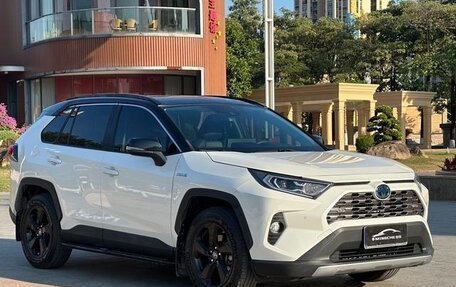 Toyota RAV4, 2021 год, 3 050 000 рублей, 3 фотография