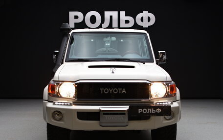 Toyota Land Cruiser 70, 2022 год, 10 000 000 рублей, 3 фотография