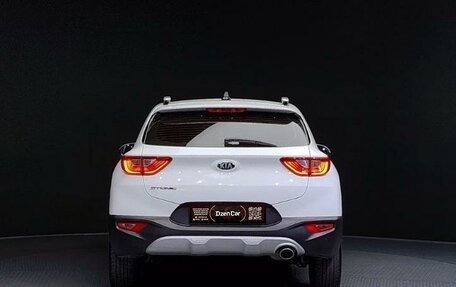 KIA Stonic, 2021 год, 1 100 000 рублей, 4 фотография