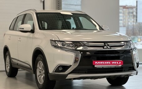 Mitsubishi Outlander III рестайлинг 3, 2018 год, 2 300 000 рублей, 3 фотография