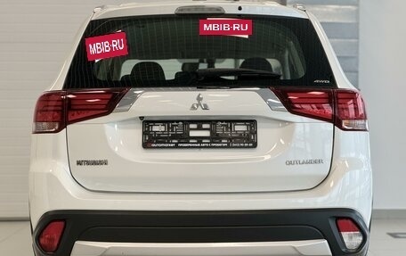 Mitsubishi Outlander III рестайлинг 3, 2018 год, 2 300 000 рублей, 5 фотография