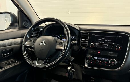 Mitsubishi Outlander III рестайлинг 3, 2018 год, 2 300 000 рублей, 23 фотография