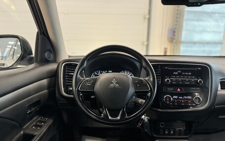 Mitsubishi Outlander III рестайлинг 3, 2018 год, 2 300 000 рублей, 25 фотография