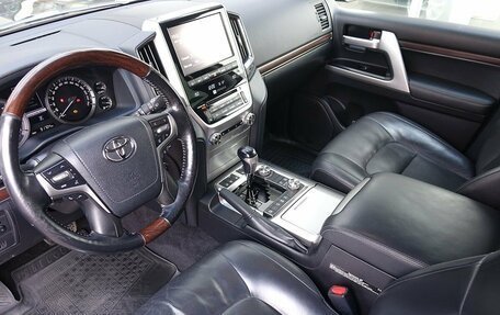 Toyota Land Cruiser 200, 2018 год, 7 690 000 рублей, 7 фотография