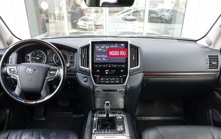 Toyota Land Cruiser 200, 2018 год, 7 690 000 рублей, 9 фотография