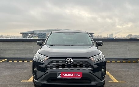 Toyota RAV4, 2020 год, 2 690 000 рублей, 2 фотография