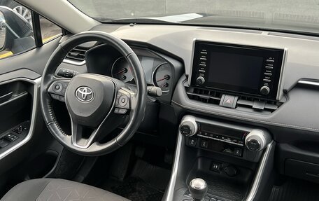 Toyota RAV4, 2020 год, 2 690 000 рублей, 10 фотография