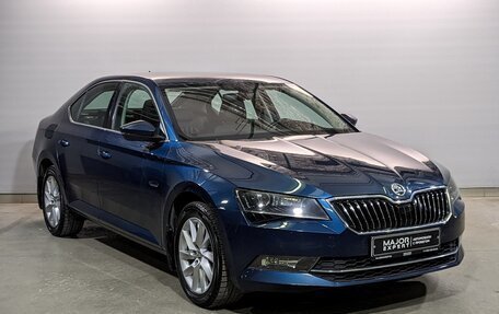 Skoda Superb III рестайлинг, 2019 год, 2 480 000 рублей, 3 фотография