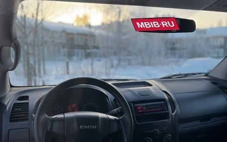 Isuzu D-Max II, 2018 год, 2 800 000 рублей, 12 фотография