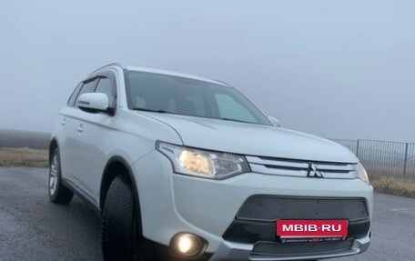 Mitsubishi Outlander III рестайлинг 3, 2014 год, 1 550 000 рублей, 7 фотография