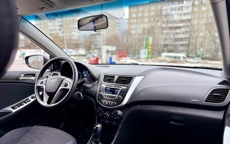 Hyundai Solaris II рестайлинг, 2015 год, 1 280 000 рублей, 24 фотография