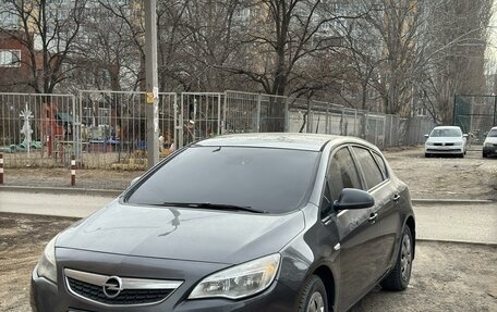 Opel Astra J, 2011 год, 750 000 рублей, 1 фотография