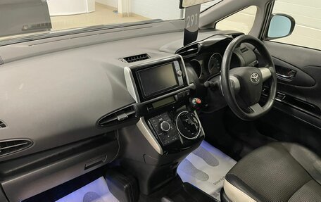 Toyota Wish II, 2012 год, 1 699 000 рублей, 13 фотография