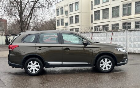 Mitsubishi Outlander III рестайлинг 3, 2019 год, 2 390 000 рублей, 3 фотография