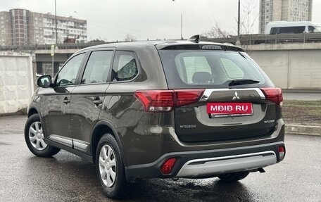 Mitsubishi Outlander III рестайлинг 3, 2019 год, 2 390 000 рублей, 6 фотография