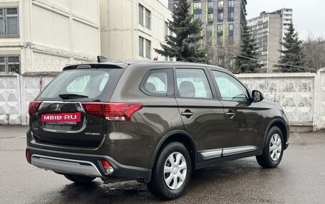 Mitsubishi Outlander III рестайлинг 3, 2019 год, 2 390 000 рублей, 4 фотография