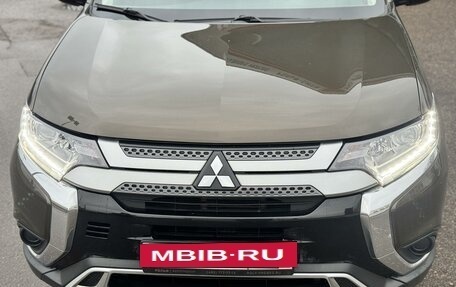 Mitsubishi Outlander III рестайлинг 3, 2019 год, 2 390 000 рублей, 12 фотография