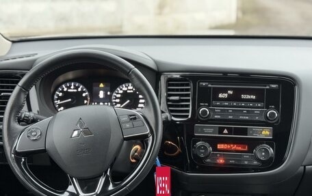 Mitsubishi Outlander III рестайлинг 3, 2019 год, 2 390 000 рублей, 16 фотография