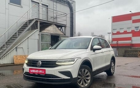 Volkswagen Tiguan II, 2021 год, 3 299 000 рублей, 1 фотография