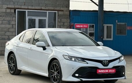 Toyota Camry, 2019 год, 1 980 000 рублей, 1 фотография