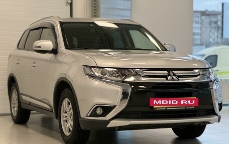 Mitsubishi Outlander III рестайлинг 3, 2018 год, 2 300 000 рублей, 3 фотография