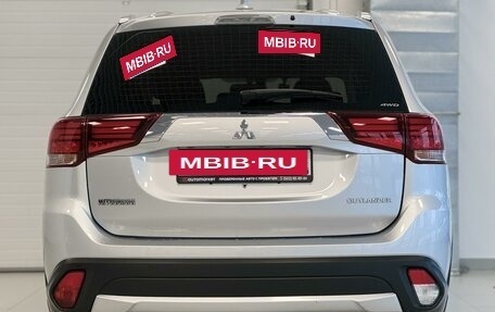 Mitsubishi Outlander III рестайлинг 3, 2018 год, 2 300 000 рублей, 5 фотография