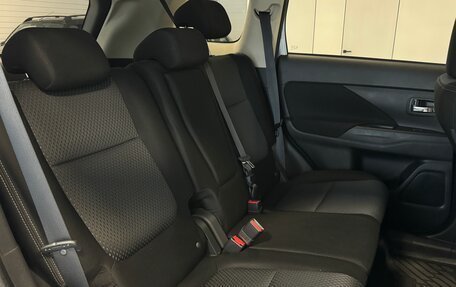 Mitsubishi Outlander III рестайлинг 3, 2018 год, 2 300 000 рублей, 20 фотография