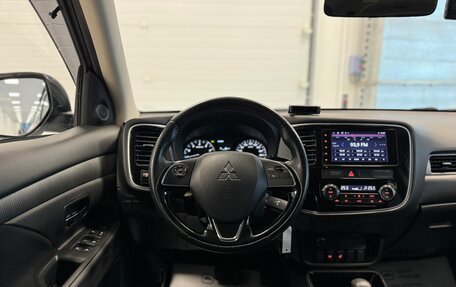 Mitsubishi Outlander III рестайлинг 3, 2018 год, 2 300 000 рублей, 24 фотография