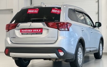 Mitsubishi Outlander III рестайлинг 3, 2018 год, 2 300 000 рублей, 4 фотография