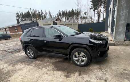 Toyota RAV4, 2021 год, 3 350 000 рублей, 2 фотография