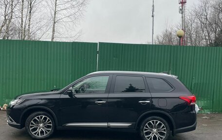 Mitsubishi Outlander III рестайлинг 3, 2017 год, 2 370 000 рублей, 10 фотография