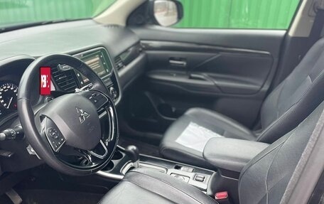 Mitsubishi Outlander III рестайлинг 3, 2017 год, 2 370 000 рублей, 8 фотография