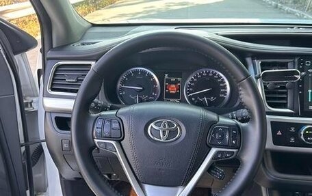 Toyota Highlander III, 2021 год, 3 720 000 рублей, 7 фотография