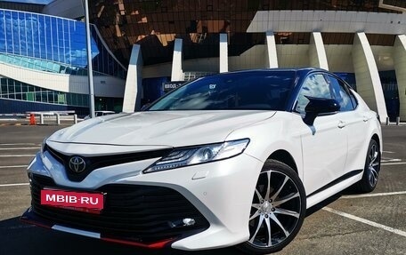 Toyota Camry, 2020 год, 3 000 000 рублей, 1 фотография