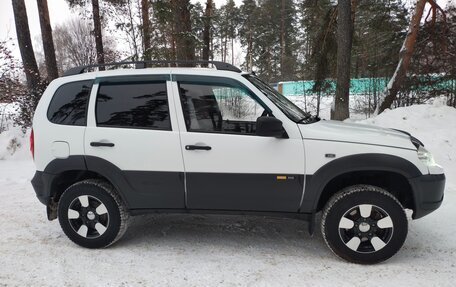 Chevrolet Niva I рестайлинг, 2015 год, 690 000 рублей, 4 фотография