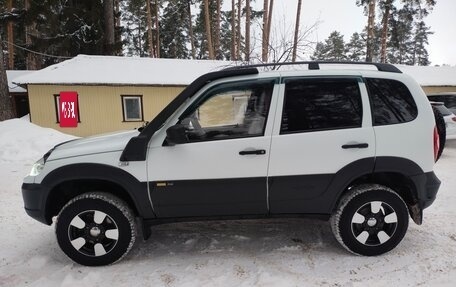 Chevrolet Niva I рестайлинг, 2015 год, 690 000 рублей, 8 фотография