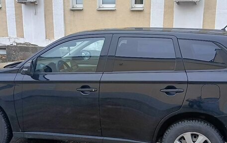 Mitsubishi Outlander III рестайлинг 3, 2013 год, 1 500 000 рублей, 2 фотография