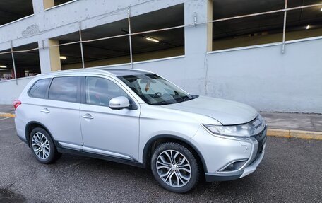 Mitsubishi Outlander III рестайлинг 3, 2017 год, 2 045 000 рублей, 8 фотография