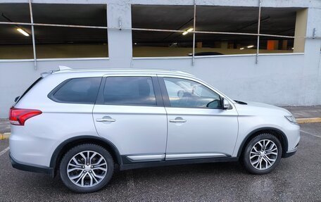 Mitsubishi Outlander III рестайлинг 3, 2017 год, 2 045 000 рублей, 7 фотография