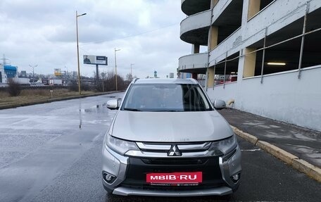 Mitsubishi Outlander III рестайлинг 3, 2017 год, 2 045 000 рублей, 10 фотография