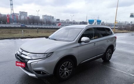 Mitsubishi Outlander III рестайлинг 3, 2017 год, 2 045 000 рублей, 2 фотография