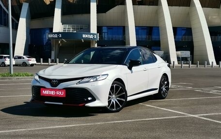 Toyota Camry, 2020 год, 3 000 000 рублей, 2 фотография