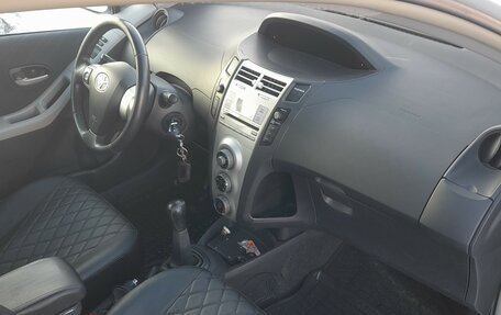 Toyota Yaris III рестайлинг, 2007 год, 565 000 рублей, 5 фотография