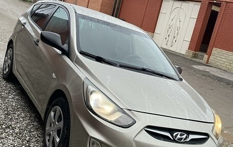 Hyundai Solaris II рестайлинг, 2011 год, 590 000 рублей, 1 фотография