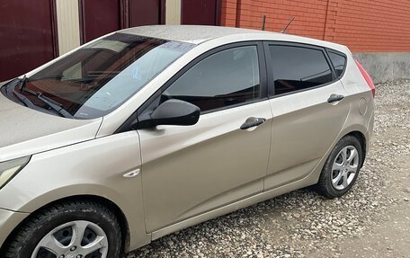 Hyundai Solaris II рестайлинг, 2011 год, 590 000 рублей, 3 фотография