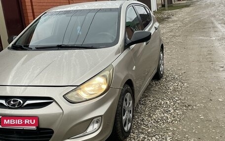 Hyundai Solaris II рестайлинг, 2011 год, 590 000 рублей, 2 фотография