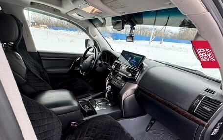 Toyota Land Cruiser 200, 2010 год, 3 600 000 рублей, 9 фотография